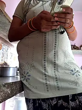 Love-pari077 online show from 06/10/26, 01:39