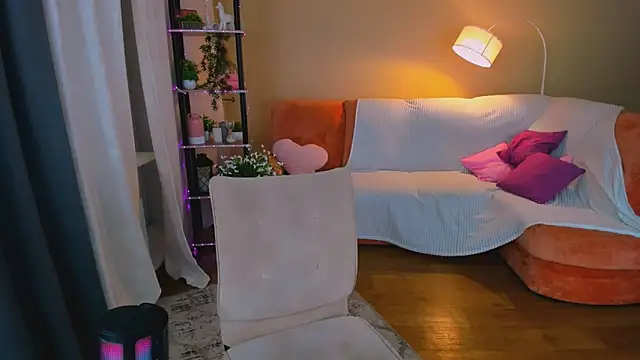 Snapshot of ChristinaConteeree chatting on 10/18/25, 11:33 ChristinaConteeree online show from 10/18/25, 11:33