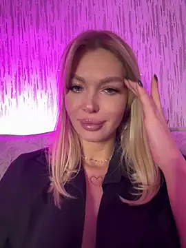 Snapshot of miss_veroNika chatting on 11/27/25, 04:03 miss veroNika online show from 11/27/25, 04:03