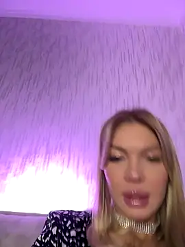 Snapshot of miss_veroNika chatting on 12/16/25, 02:27 miss veroNika online show from 12/16/25, 02:27