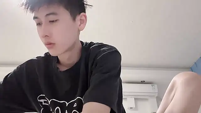 Snapshot of xiaojie2563 chatting on 10/09/25, 10:24 xiaojie2563 online show from 10/09/25, 10:24