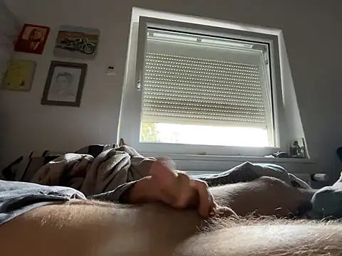 xmilolivex online show from 04/17/26, 03:59