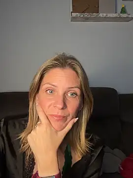 Lexi-Lux-X online show from 10/05/25, 01:04