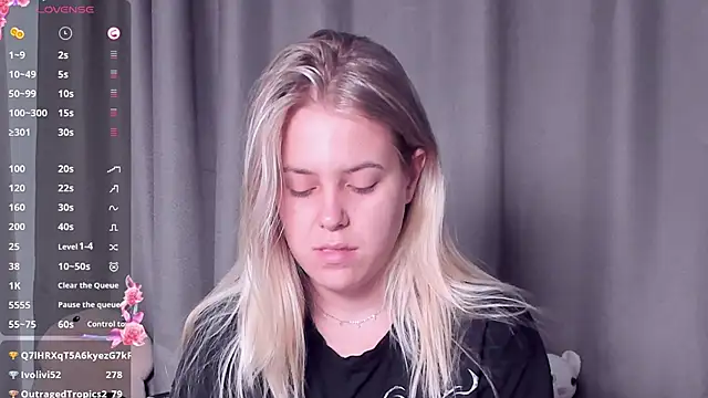 Snapshot of AngelAnty chatting on 09/13/25, 03:56 AngelAnty online show from 09/13/25, 03:56