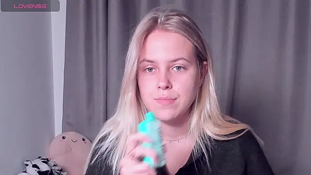 Snapshot of AngelAnty chatting on 09/20/25, 03:02 AngelAnty online show from 09/20/25, 03:02