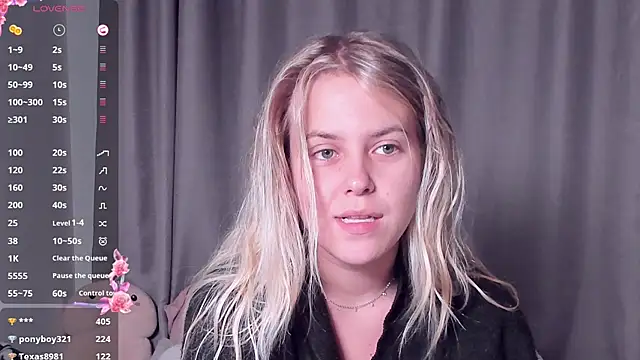 Snapshot of AngelAnty chatting on 09/21/25, 03:35 AngelAnty online show from 09/21/25, 03:35