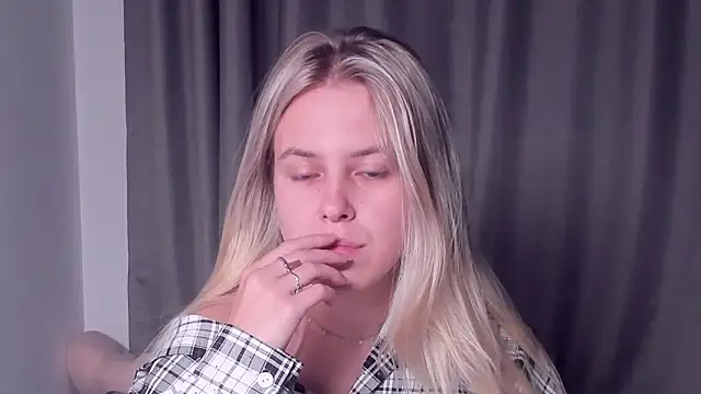 Snapshot of AngelAnty chatting on 10/05/25, 03:10 AngelAnty online show from 10/05/25, 03:10