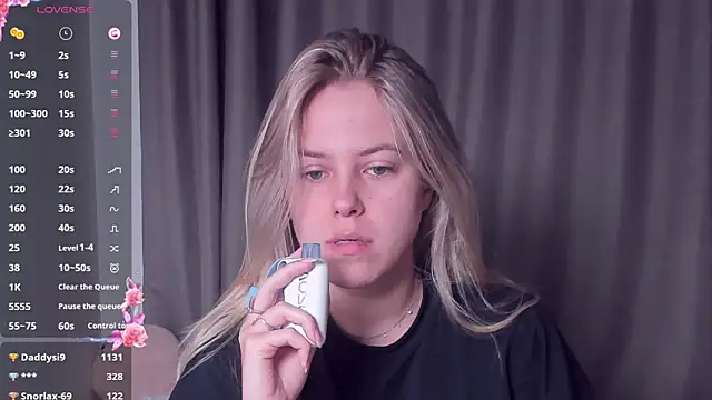 Snapshot of AngelAnty chatting on 10/13/25, 03:23 AngelAnty online show from 10/13/25, 03:23