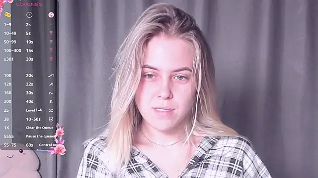 Snapshot of AngelAnty chatting on 10/16/25, 03:24 AngelAnty online show from 10/16/25, 03:24