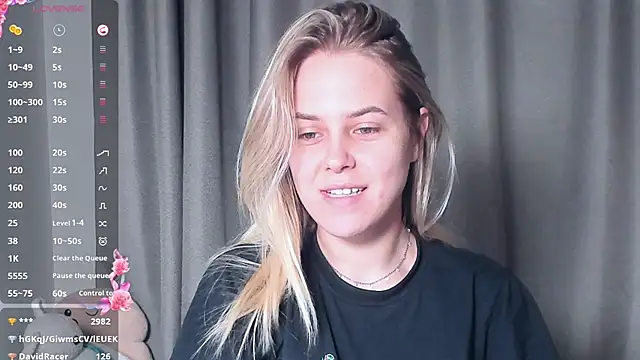 Snapshot of AngelAnty chatting on 10/25/25, 03:07 AngelAnty online show from 10/25/25, 03:07