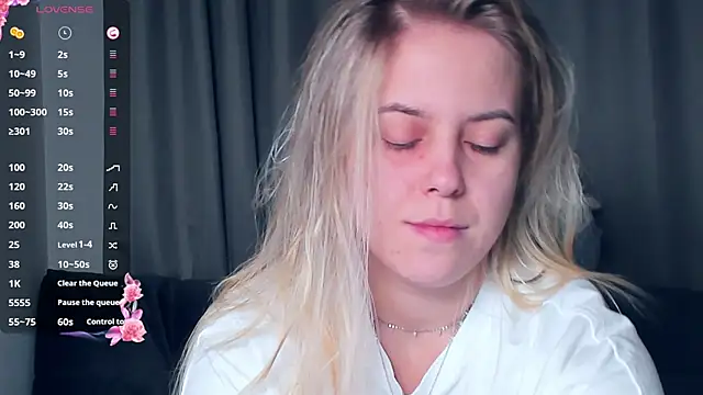 Snapshot of AngelAnty chatting on 11/21/25, 01:10 AngelAnty online show from 11/21/25, 01:10