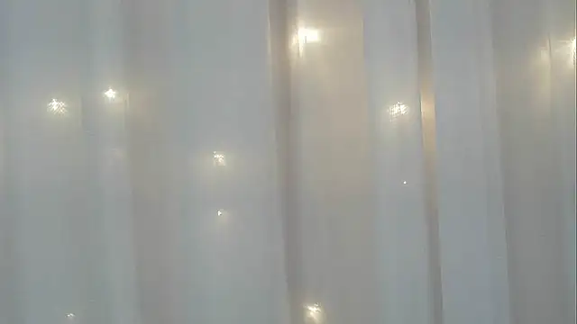 Snapshot of angelainparis28 chatting on 10/15/25, 06:02 angelainparis28 online show from 10/15/25, 06:02