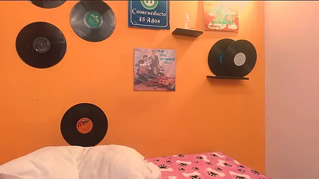 Snapshot of meisevil77 chatting on 12/19/25, 02:29 meisevil77 online show from 12/19/25, 02:29