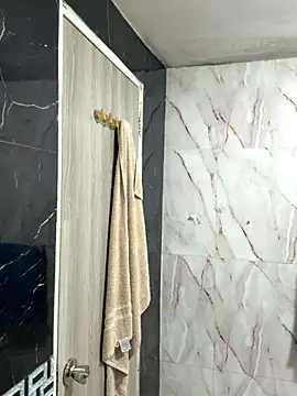 lynn9000 online show from 10/01/25, 04:29