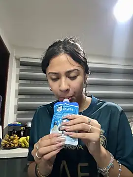 lynn9000 online show from 11/19/25, 04:56