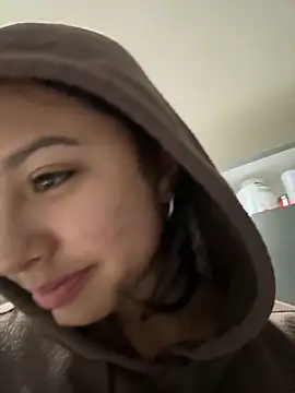 lynn9000 online show from 11/23/25, 03:17