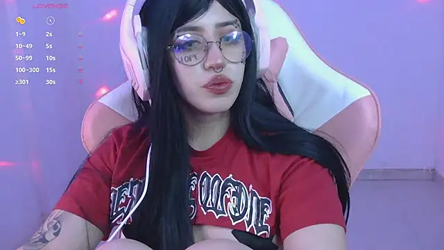 Snapshot of Hachiko_Love chatting on 10/31/25, 03:51 Hachiko Love online show from 10/31/25, 03:51