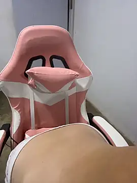 Snapshot of Rouse-Antonella chatting on 10/28/25, 03:32 Rouse-Antonella online show from 10/28/25, 03:32