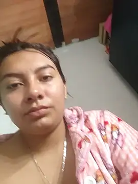 Snapshot of Janne_ chatting on 10/30/25, 12:28 Janne online show from 10/30/25, 12:28