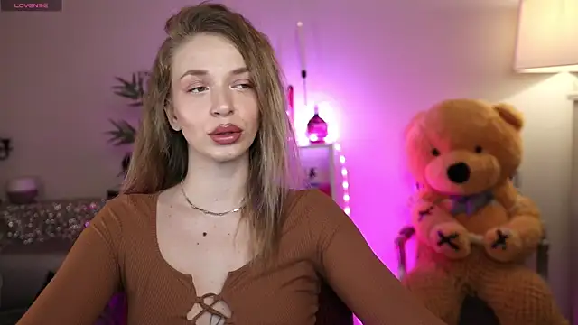 NovaHollisx online show from 04/22/26, 04:37