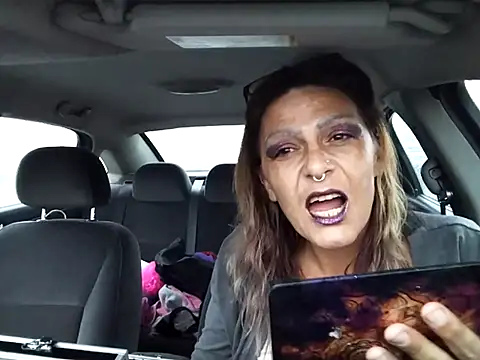 Snapshot of SparklesB1tch chatting on 11/20/25, 11:26 SparklesB1tch online show from 11/20/25, 11:26