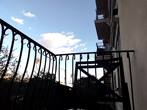 Snapshot of SparklesB1tch chatting on 11/22/25, 11:26 SparklesB1tch online show from 11/22/25, 11:26