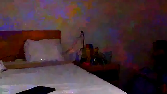 Snapshot of SparklesB1tch chatting on 11/23/25, 11:32 SparklesB1tch online show from 11/23/25, 11:32