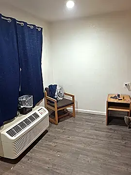 Snapshot of SparklesB1tch chatting on 02/14/26, 08:44 SparklesB1tch online show from 02/14/26, 08:44