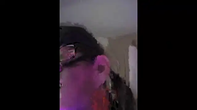 Snapshot of SparklesB1tch chatting on 03/31/26, 11:43 SparklesB1tch online show from 03/31/26, 11:43