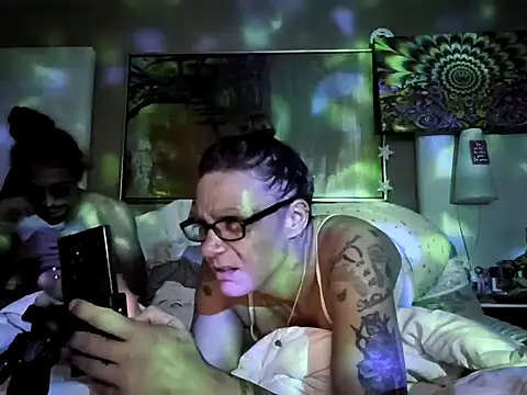 Snapshot of SparklesB1tch chatting on 04/09/26, 11:59 SparklesB1tch online show from 04/09/26, 11:59