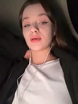 Snapshot of KittyQueeny chatting on 10/28/25, 02:09 KittyQueeny online show from 10/28/25, 02:09