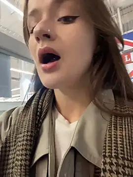 Snapshot of KittyQueeny chatting on 11/01/25, 02:19 KittyQueeny online show from 11/01/25, 02:19