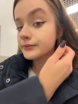 Snapshot of KittyQueeny chatting on 11/21/25, 02:05 KittyQueeny online show from 11/21/25, 02:05