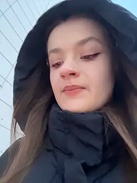 Snapshot of KittyQueeny chatting on 12/14/25, 01:05 KittyQueeny online show from 12/14/25, 01:05