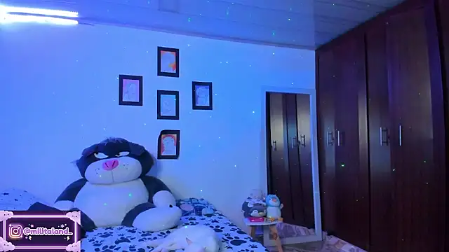 Snapshot of milita_houston chatting on 10/16/25, 01:39 milita houston online show from 10/16/25, 01:39