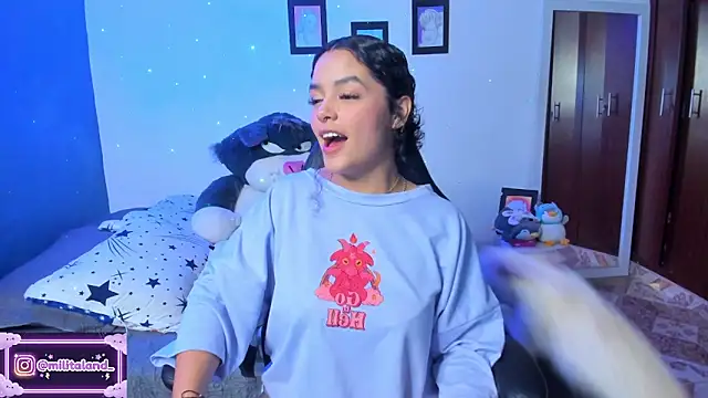 Snapshot of milita_houston chatting on 10/17/25, 02:37 milita houston online show from 10/17/25, 02:37