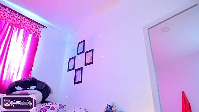 Snapshot of milita_houston chatting on 11/24/25, 03:34 milita houston online show from 11/24/25, 03:34