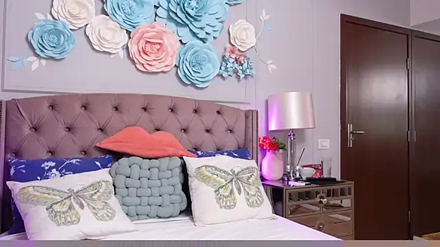 JenniferLovve online show from 06/30/26, 04:13