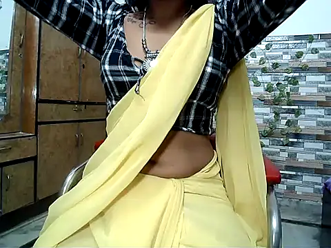 Snapshot of HOT_AARVI11 chatting on 09/19/25, 03:13 HOT AARVI11 online show from 09/19/25, 03:13