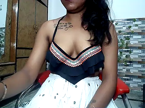 Snapshot of HOT_AARVI11 chatting on 10/04/25, 06:06 HOT AARVI11 online show from 10/04/25, 06:06