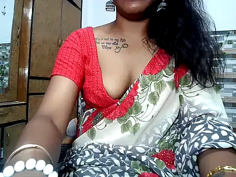 Snapshot of HOT_AARVI11 chatting on 10/13/25, 03:34 HOT AARVI11 online show from 10/13/25, 03:34