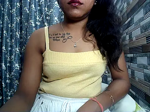 Snapshot of HOT_AARVI11 chatting on 11/08/25, 04:18 HOT AARVI11 online show from 11/08/25, 04:18