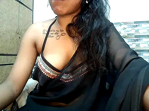 Snapshot of HOT_AARVI11 chatting on 11/14/25, 04:06 HOT AARVI11 online show from 11/14/25, 04:06