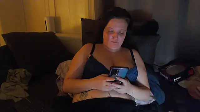 Snapshot of Kinkybooby chatting on 10/21/25, 02:01 Kinkybooby online show from 10/21/25, 02:01