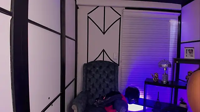 ElaBourn  online show from 10/22/25, 02:39