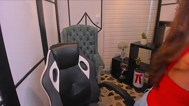 ElaBourn  online show from 12/19/25, 01:51