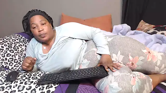 Snapshot of chockclitx5 chatting on 09/20/25, 12:33 chockclitx5 online show from 09/20/25, 12:33