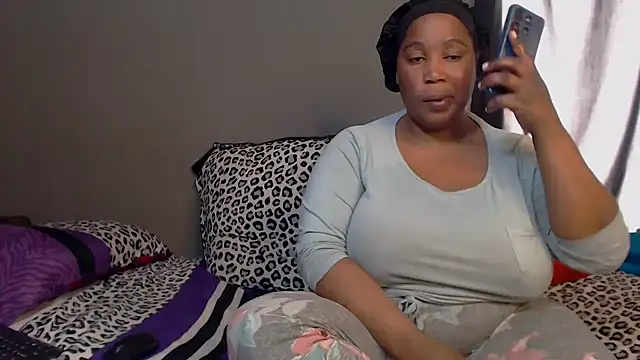 Snapshot of chockclitx5 chatting on 10/01/25, 01:28 chockclitx5 online show from 10/01/25, 01:28