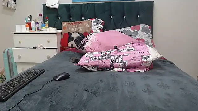 Snapshot of chockclitx5 chatting on 12/14/25, 09:30 chockclitx5 online show from 12/14/25, 09:30