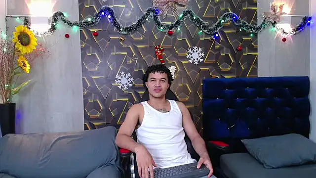 Snapshot of fire_and_moon chatting on 12/20/25, 04:19 fire and moon online show from 12/20/25, 04:19